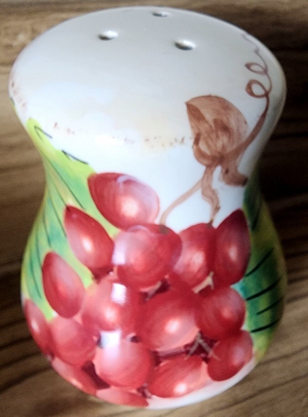 ONE SINGLE Gibson Elite Hand Painted Salt OR Pepper Shaker Red & Purple Grapes